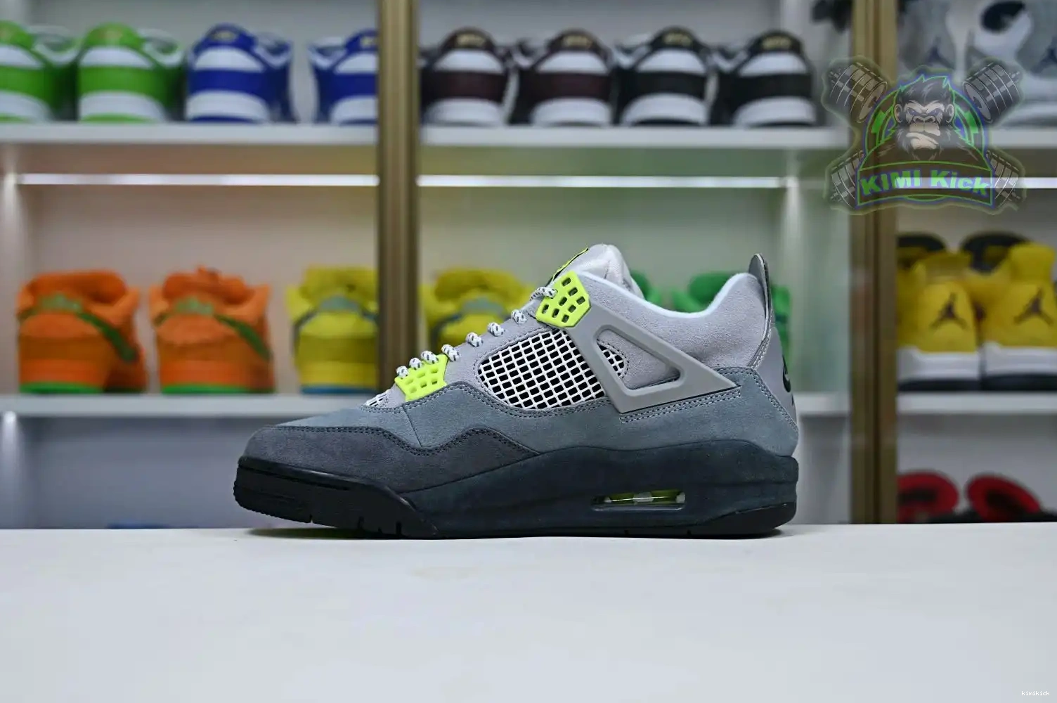 Air retro 4 se'95neon Jordan Kimikick Jordan 0424